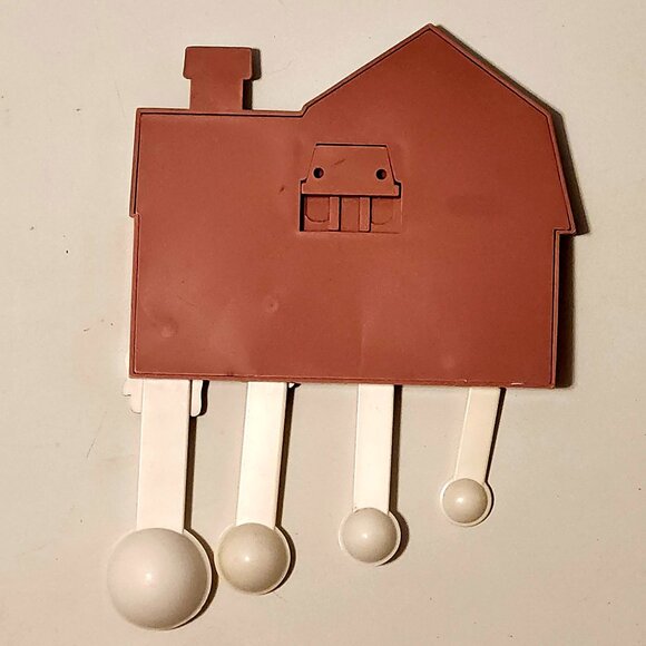 ADORABLE Barn Yard Animals Measuring Spoon Set Wall Hanging Cow Sheep Pig Chick - Picture 2 of 3